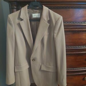 Babaton (aritzia) agency blazer (nude) xs.